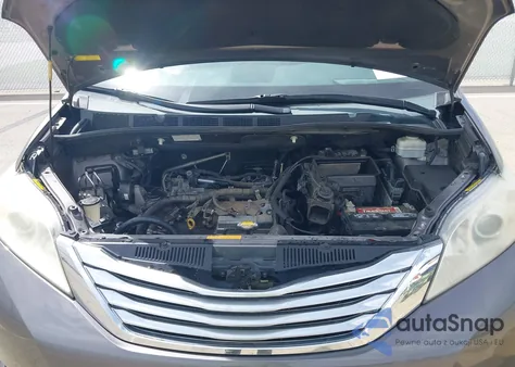 2011 Toyota Sienna Limited V6 z USA, uszkodzony, nr VIN 5TDYK3DC1BS069668